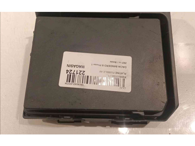 Блок предохранителей 284B04064R Dacia Sandero III