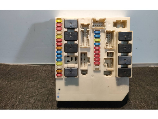 Блок предохранителей  6105, 233293D   Renault Clio III    