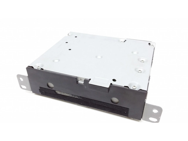 Радио/ проигрыватель CD/DVD / навигация