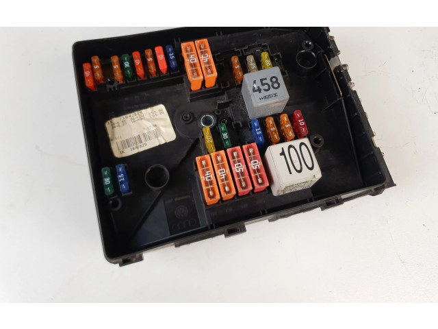 Блок предохранителей 1K0937125A   Volkswagen Jetta V    