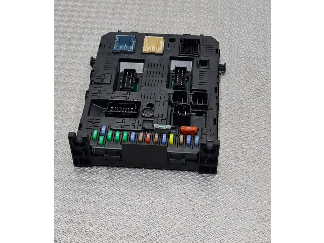 Pojistková skříňka 281164872 Peugeot 5008 2012