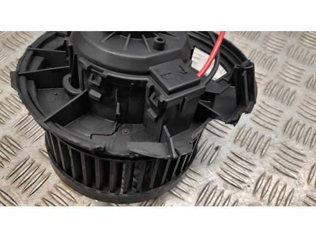 Вентилятор печки 3Q1819021C Audi Q3 F3