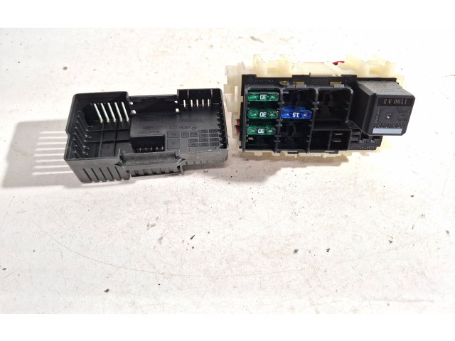 Блок предохранителей 6G9T14K131, 6G9T14B192   Volvo S60    