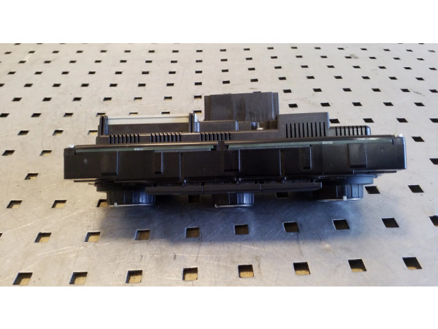 Блок управления климат-контролем 3T0820047AB   Skoda Octavia Mk2 (1Z)