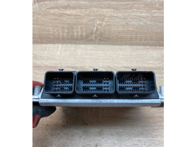 Блок управления двигателем Блок управления 8200065994, 0281011086 Volvo S40, V40