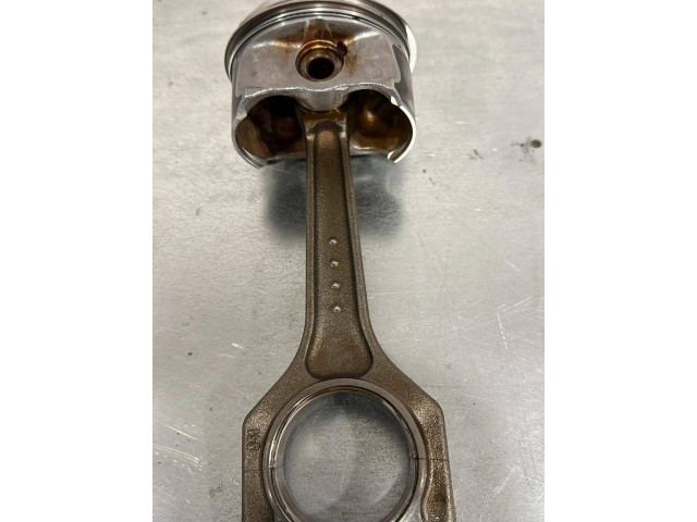 Píst 11247589539, 11257560669 BMW 1 E81 E87 pro benzínový motor 1.6 N45B16