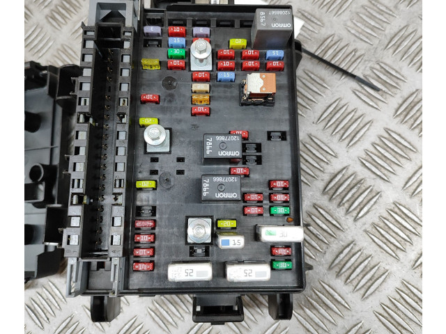 Блок предохранителей    15194396   Chevrolet TrailBlazer