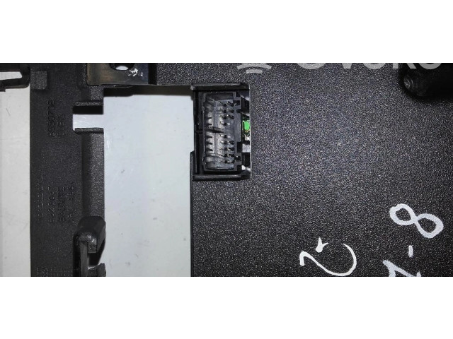 Радио/ проигрыватель CD/DVD / навигация