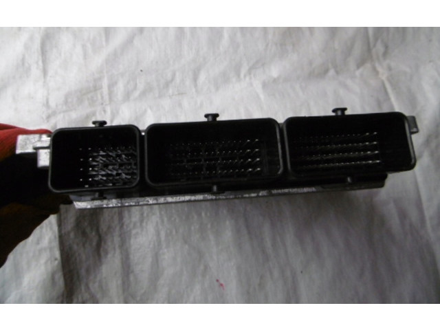 Блок управления двигателя 237102806R   Dacia Duster