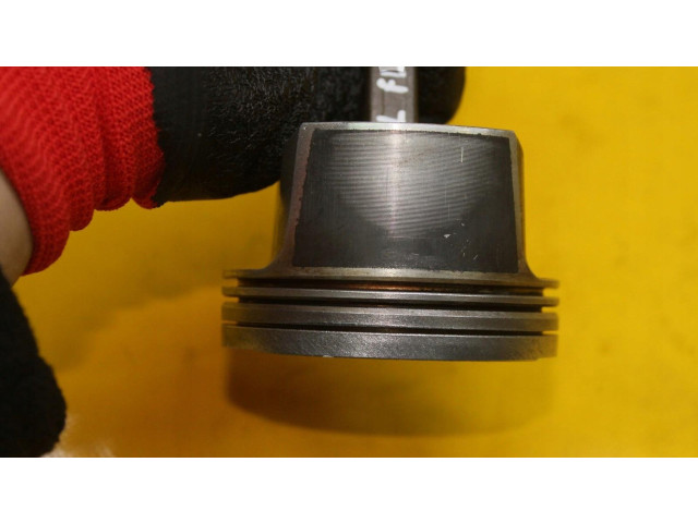 Píst    Audi A3 S3 8L     