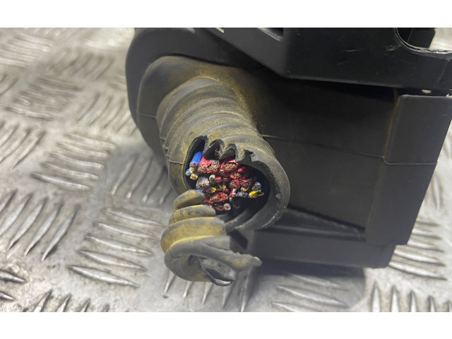 Блок предохранителей  9494210   Volvo V70    