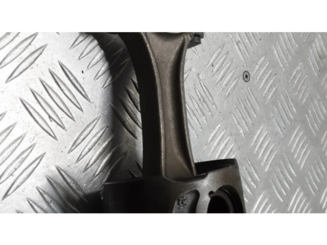 Píst 9677840380 Citroen DS4 pro naftový motor 2.0 10DYZE