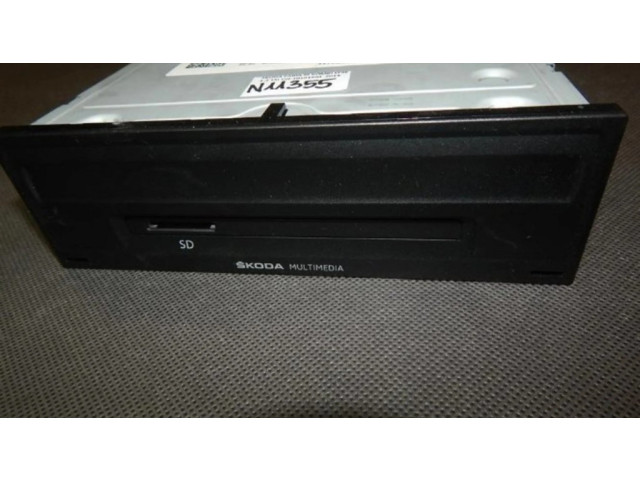 Радио/ проигрыватель CD/DVD / навигация