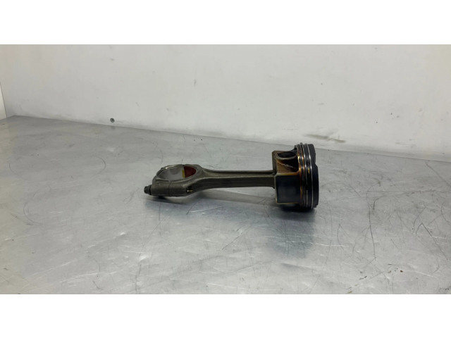 Píst 9468869, 8623418 BMW 5 G30 G31 pro benzínový motor 2.0