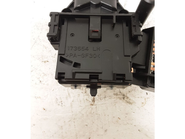 Ручка стеклоочистителей    Toyota Corolla Verso E121