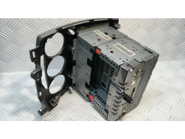 Радио/ проигрыватель CD/DVD / навигация