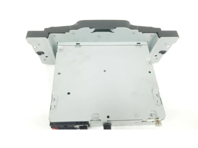 Радио/ проигрыватель CD/DVD / навигация