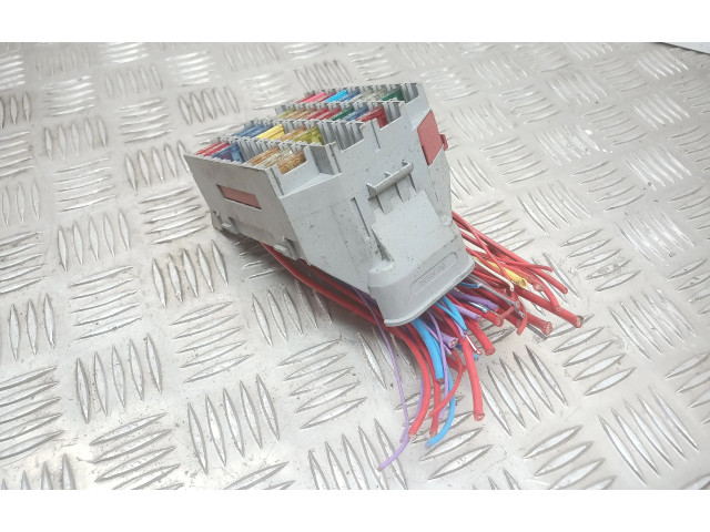 Блок предохранителей 9162439 Volvo S80