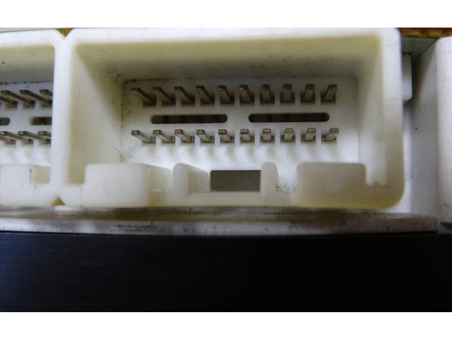 Pojistková skříňka Спидометр (приборный щиток) 3J3NB Mazda 323 F 2001