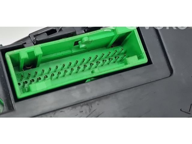 Панель приборов 1J0919861   Volkswagen Golf IV       