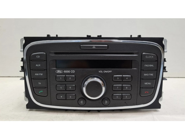 Радио/ проигрыватель CD/DVD / навигация