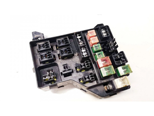 Блок предохранителей b213472 Mitsubishi Carisma