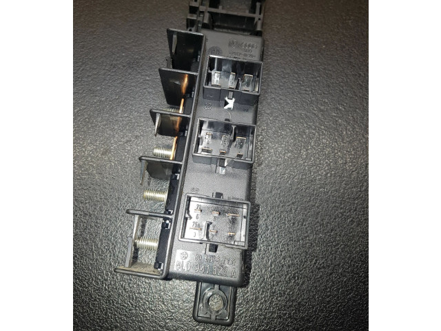 Pojistková skříňka 8D1941824 Audi A6 S6 C5 4B 2003