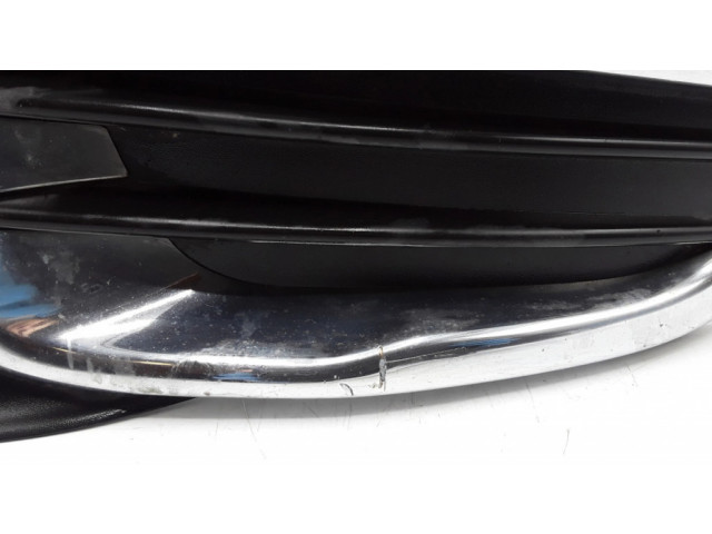 Нижняя решётка (из трех частей) Citroen C3 Picasso 99831L, 9682332477