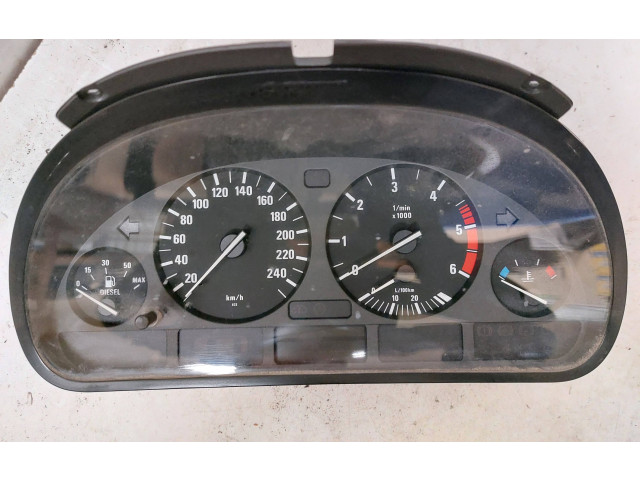 Přístrojová deska BMW 5 E39 2000 62116903800, 110008735091