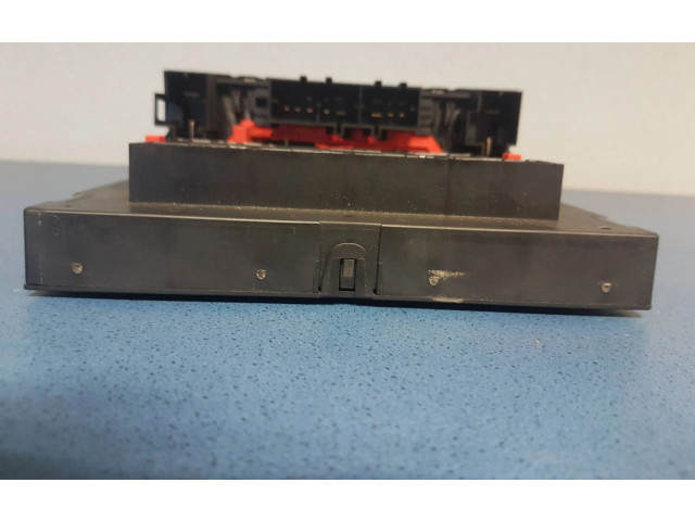 Блок предохранителей  3C0937049E, 28022870   Skoda Octavia Mk2 (1Z)    