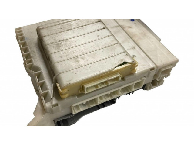 Блок предохранителей  8267253040   Lexus IS 220D-250-350    