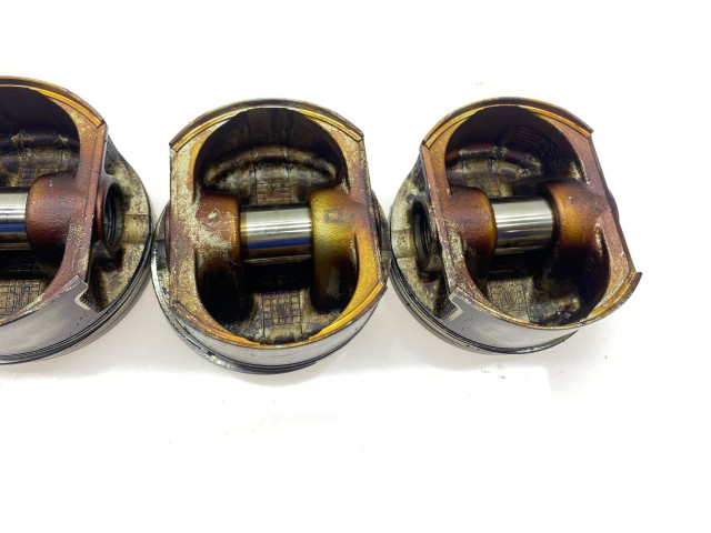 Píst HSB   Subaru Forester SF     