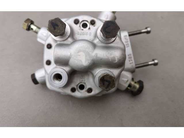 Vstřikovací lišta 0438101035   Audi 100 200 5000 C3     