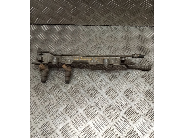 Vstřikovací lišta Toyota Corolla E110