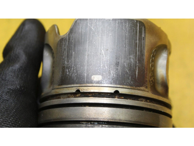 Píst    Audi A8 S8 D3 4E     