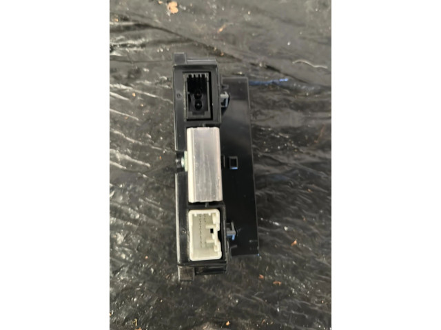 Дисплей       Volvo V50