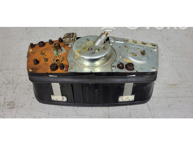 Спидометр (приборный щиток)    Mercedes-Benz 200 300 W123    