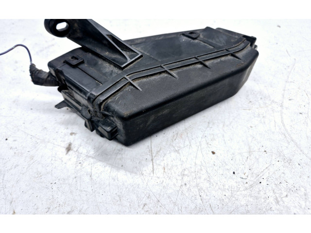 Блок предохранителей 8266253030   Lexus IS 200-300    