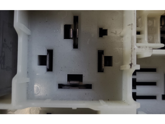 Pojistková skříňka AV6T14A067AB, AV6T14A076AB Ford C-MAX II 2011