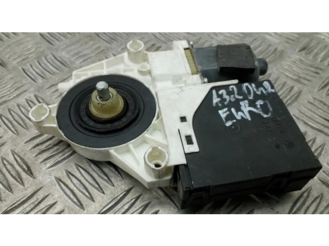 Передний двигатель механизма для подъема окон