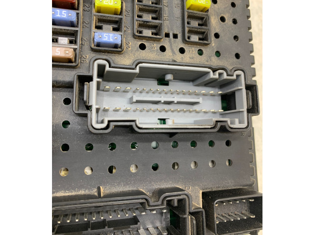 Блок предохранителей 30728512, 06W425   Volvo S60    