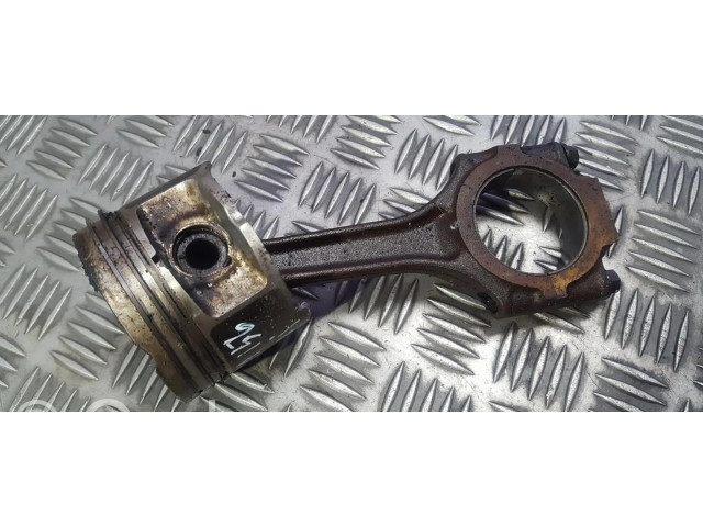 Píst    Alfa Romeo 156  pro benzínový motor 1.8  