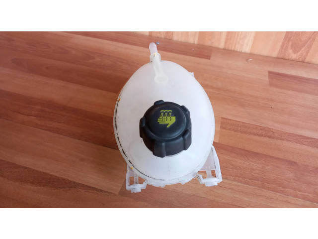 Расширительный бачок охлаждающей жидкости