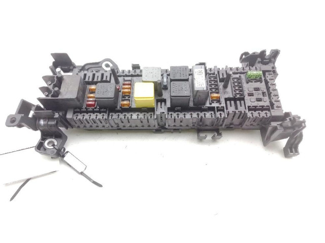 Блок предохранителей A2465400240 Mercedes-Benz A W176