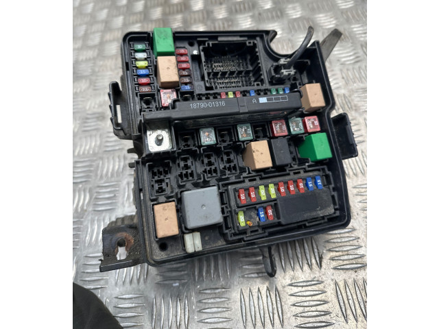 Блок предохранителей 912402P022   KIA Sorento