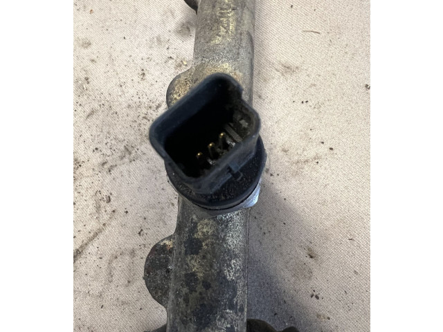 Vstřikovací lišta 0281002592, 0445214017   Peugeot 607     