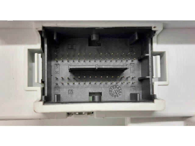 Блок предохранителей  50521891   Alfa Romeo Giulietta    