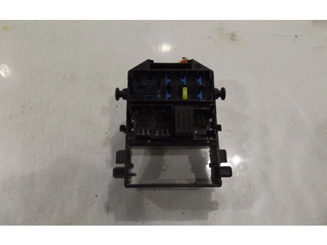   Pojistková skříňka 8200003634   Renault Clio III 2007