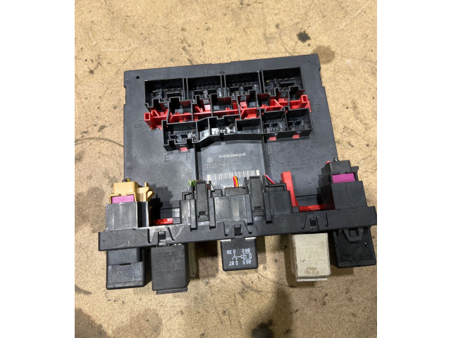 Блок комфорта 3C0937049AE, 28068688 Skoda Octavia Mk2 (1Z)