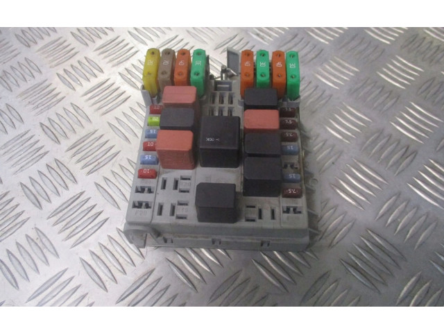 Блок предохранителей  51799847   Fiat Linea    